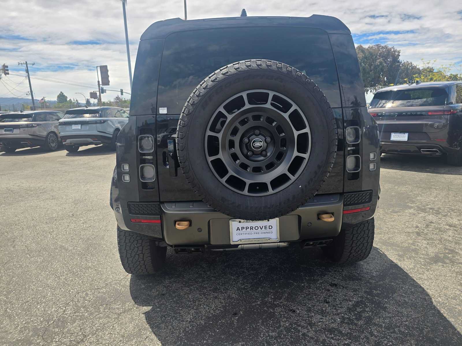 Used 2025 Land Rover Defender 110 AWD/4WD image 4