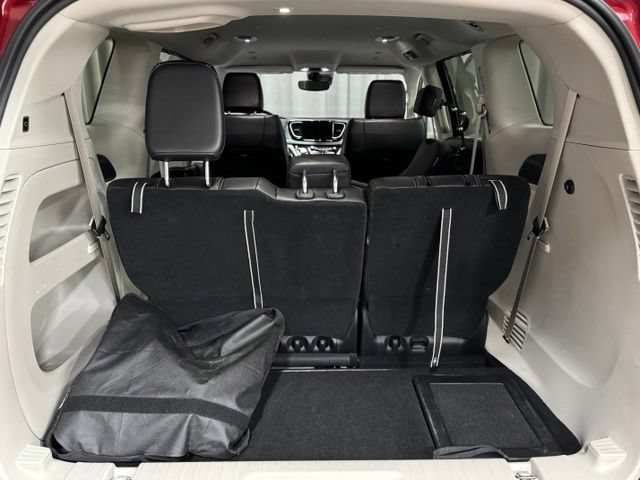 Used 2024 Chrysler Pacifica Touring-L FWD image 33