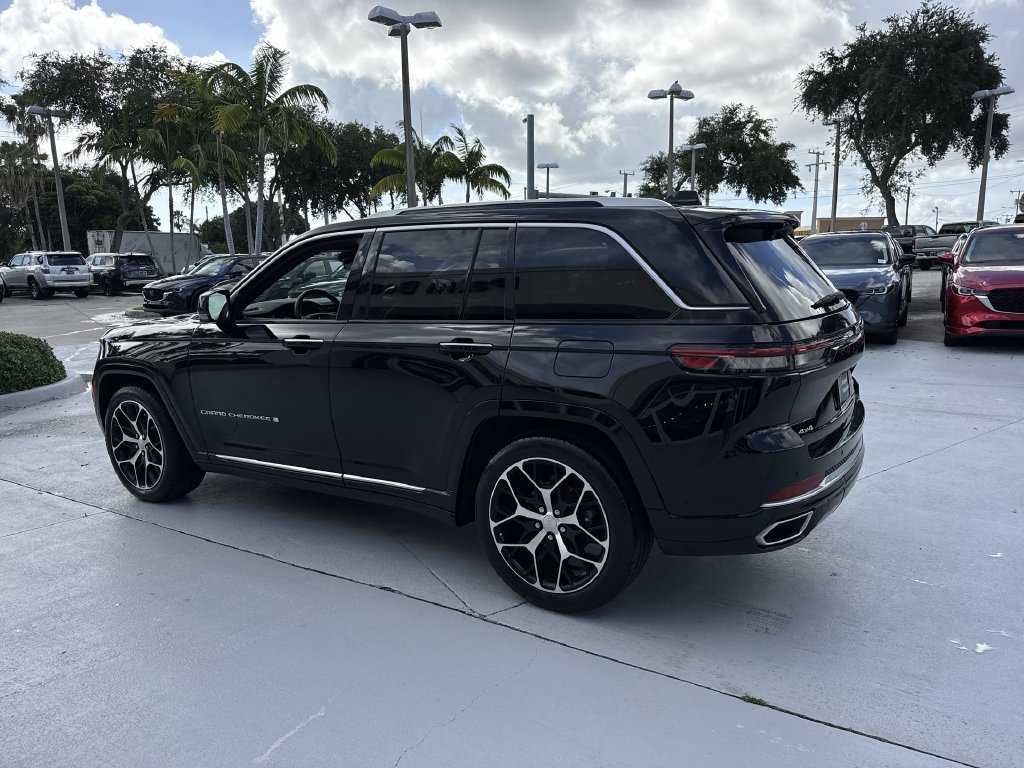 Used 2023 Jeep Grand Cherokee Summit AWD/4WD image 12