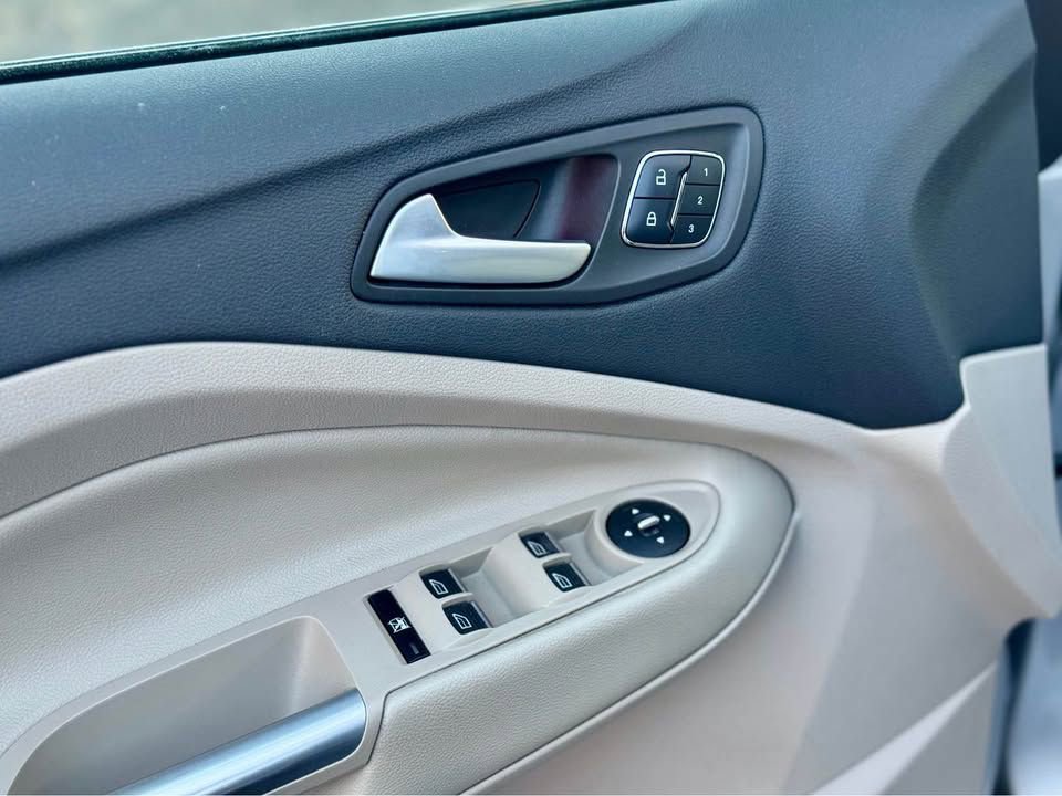 Used 2016 Ford Escape Titanium image 12