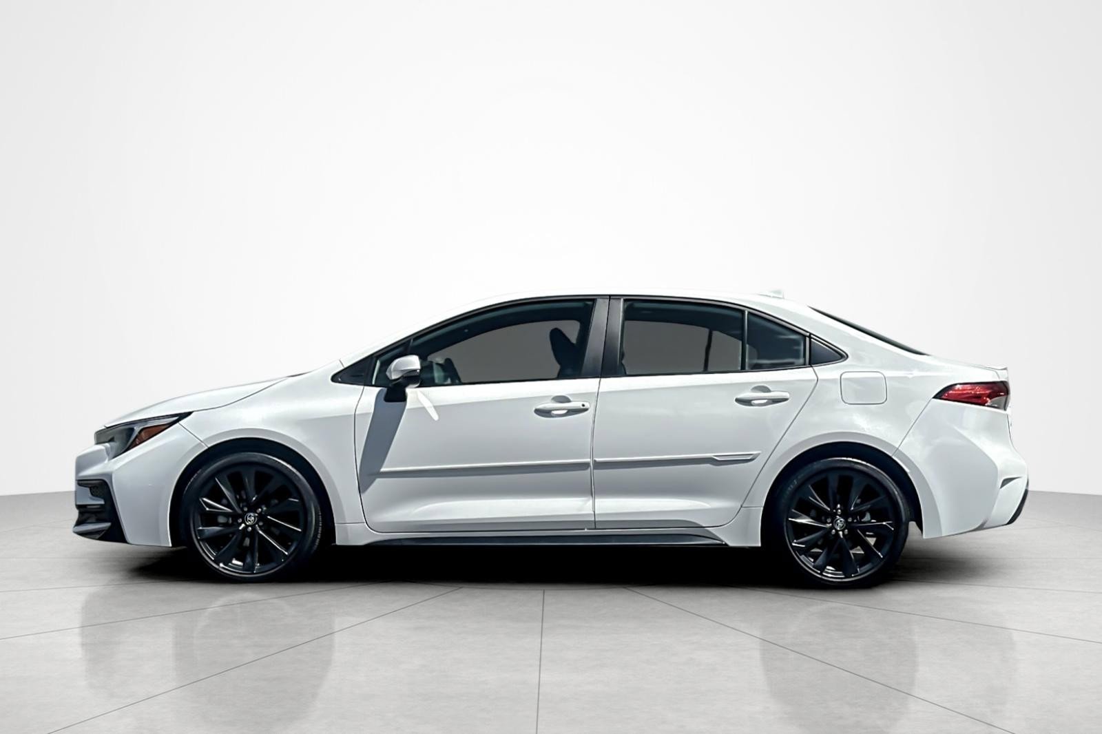 Certified 2023 Toyota Corolla SE w/ SE Premium Package image 2