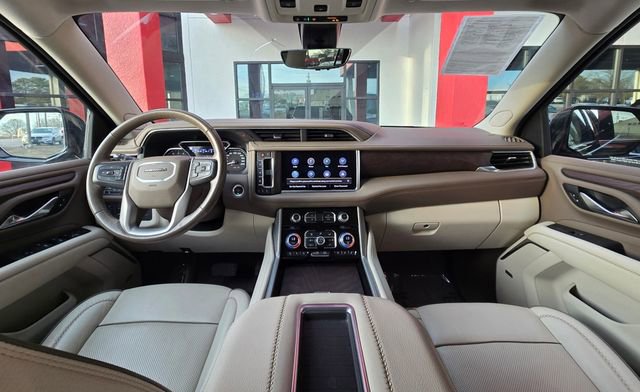 Used 2021 GMC Yukon Denali w/ Denali Premium Package AWD/4WD image 22