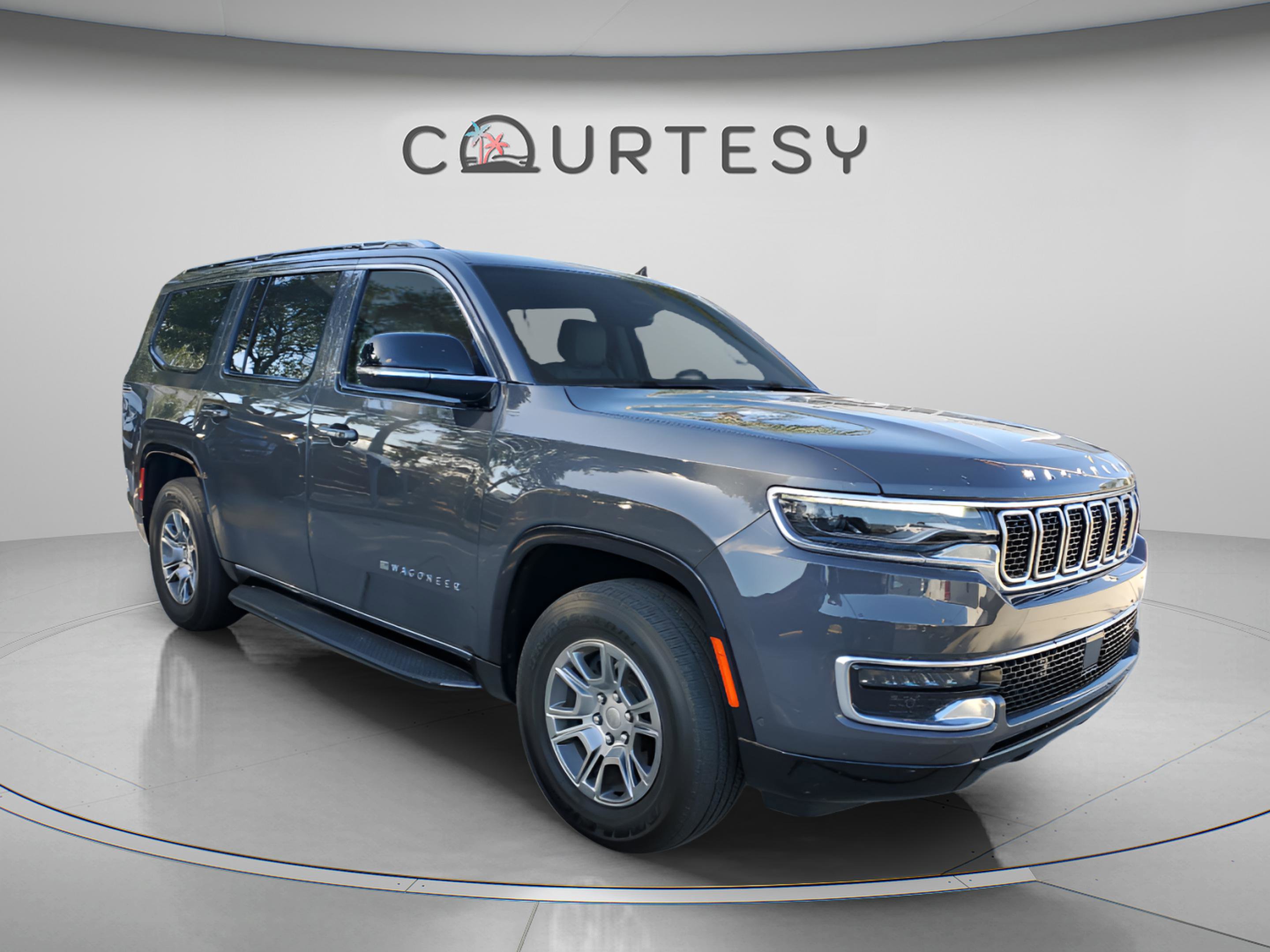 Used 2023 Jeep Wagoneer 4WD image 4