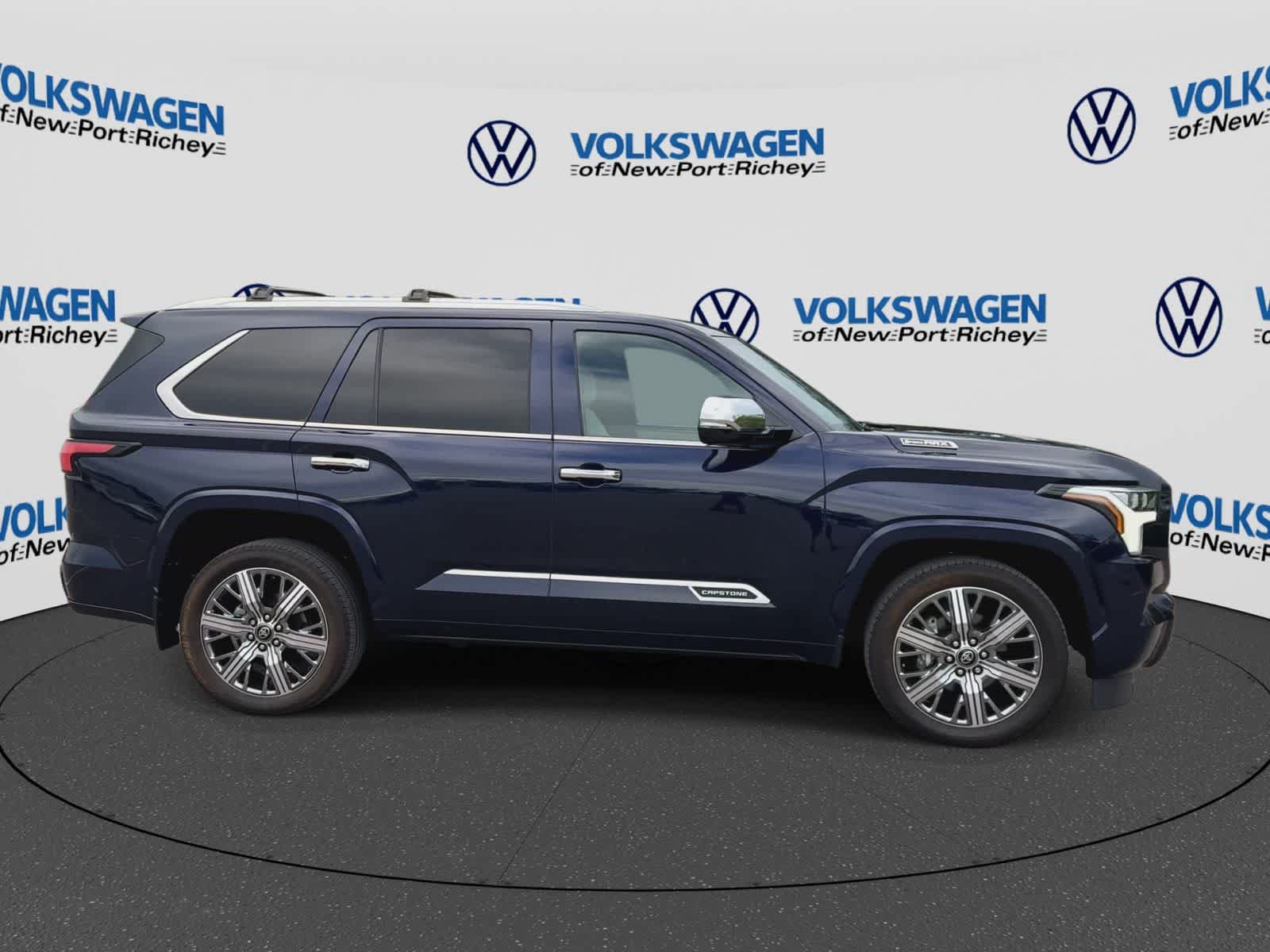 Used 2025 Toyota Sequoia Capstone AWD/4WD image 9