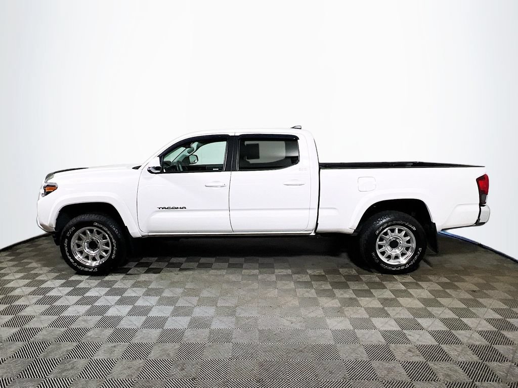 Certified 2022 Toyota Tacoma SR5 AWD/4WD image 4