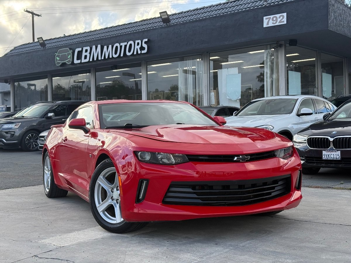 Used 2018 Chevrolet Camaro LT RWD image 2