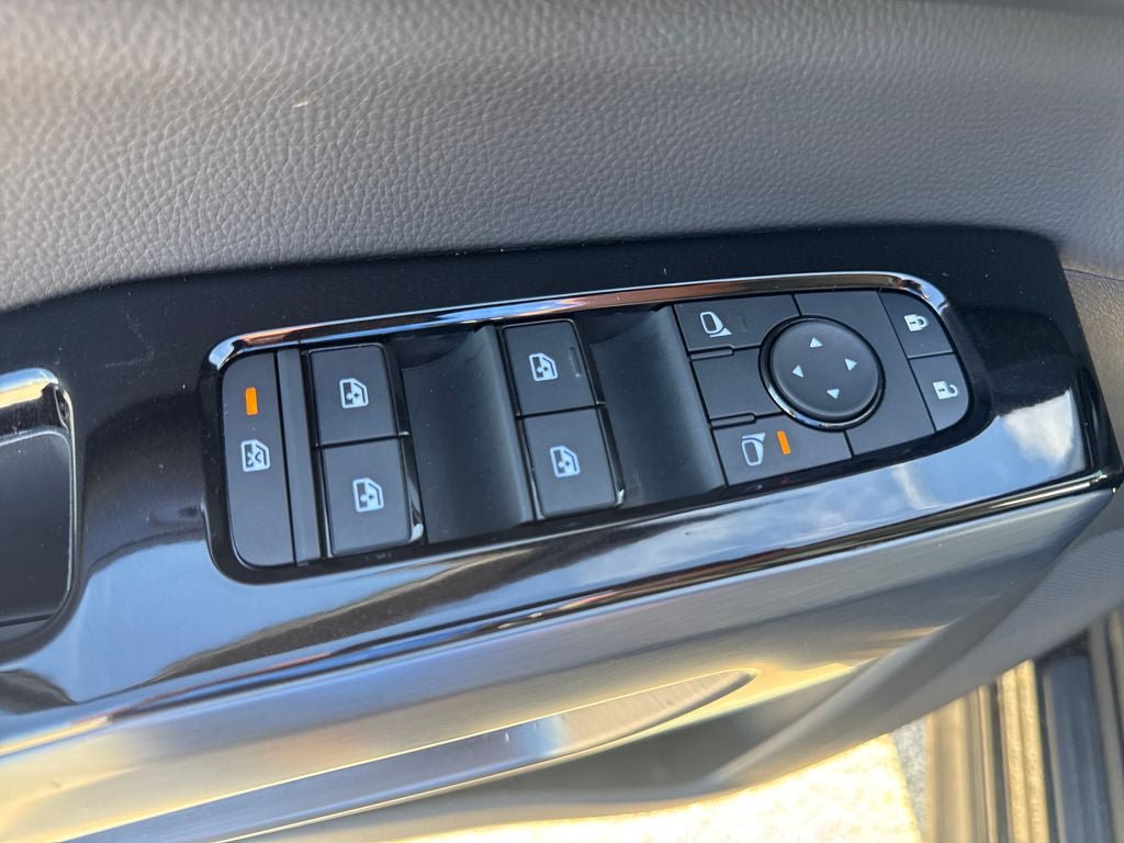 Used 2025 Nissan Pathfinder SL FWD image 18