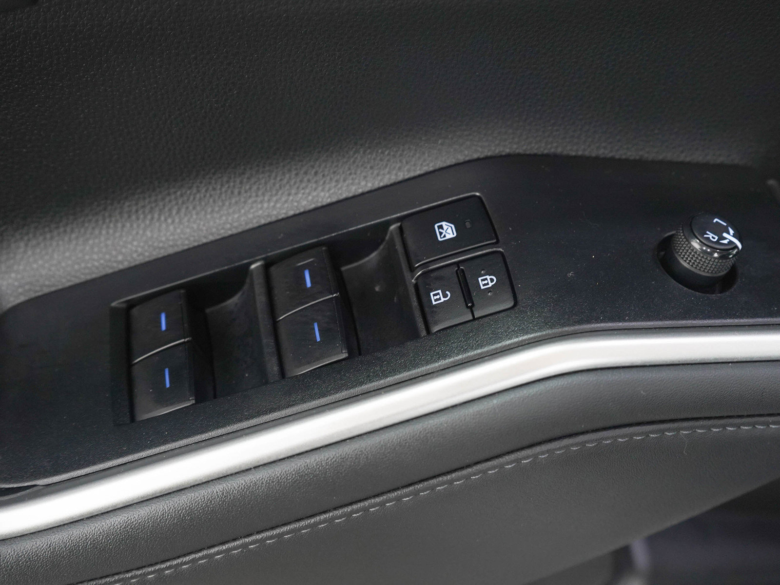Used 2022 Toyota Highlander XLE AWD/4WD image 22