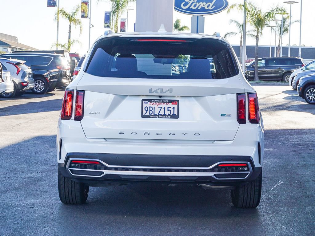 Certified 2022 Kia Sorento EX image 6