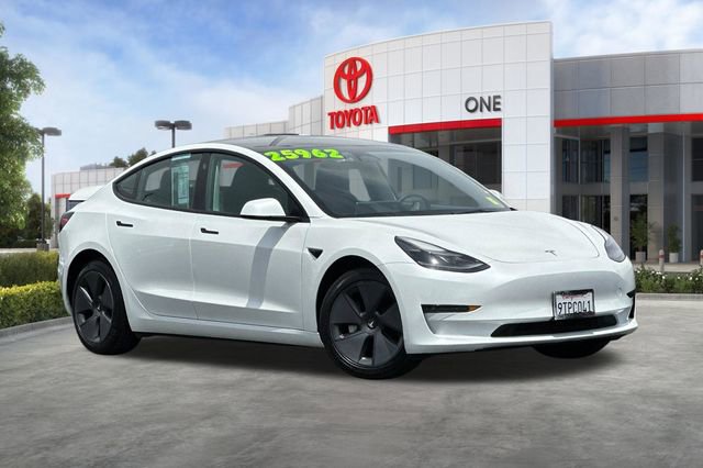 Used 2023 Tesla Model 3 Standard Range RWD image 2