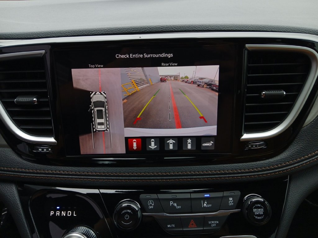 New 2026 Chrysler Pacifica Pinnacle FWD image 9