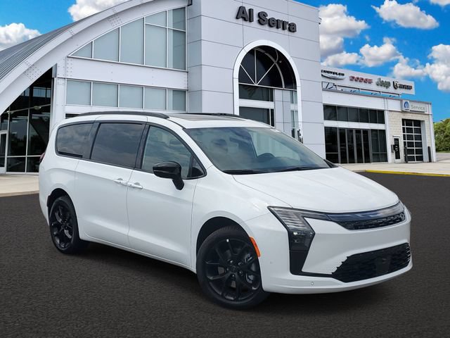 New 2027 Chrysler Pacifica Limited w/ Family Tech Group AWD/4WD image 1