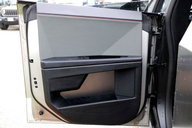 Used 2024 Tesla Cybertruck AWD Crew Cab image 31