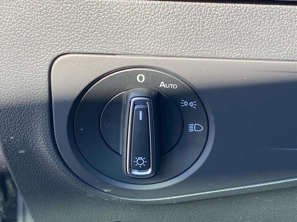 Certified 2024 Volkswagen Tiguan SE image 16