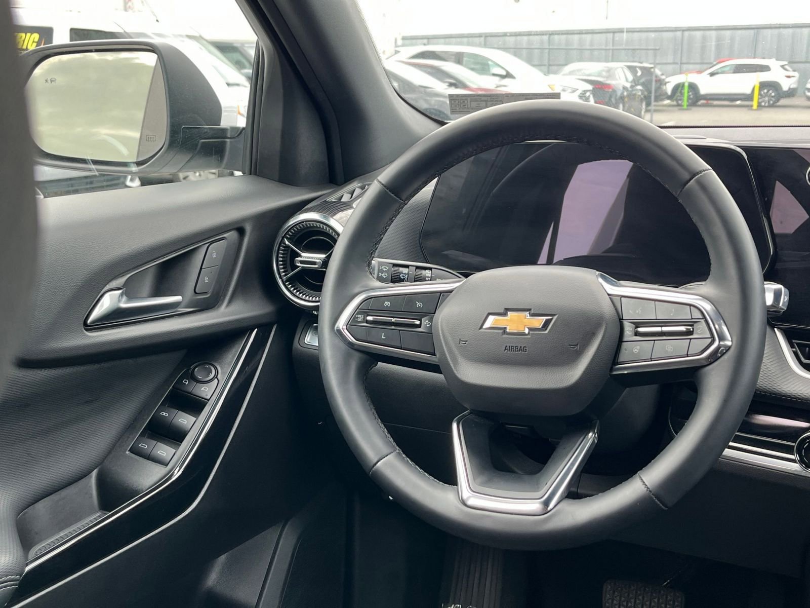 Used 2025 Chevrolet Equinox LT FWD image 28