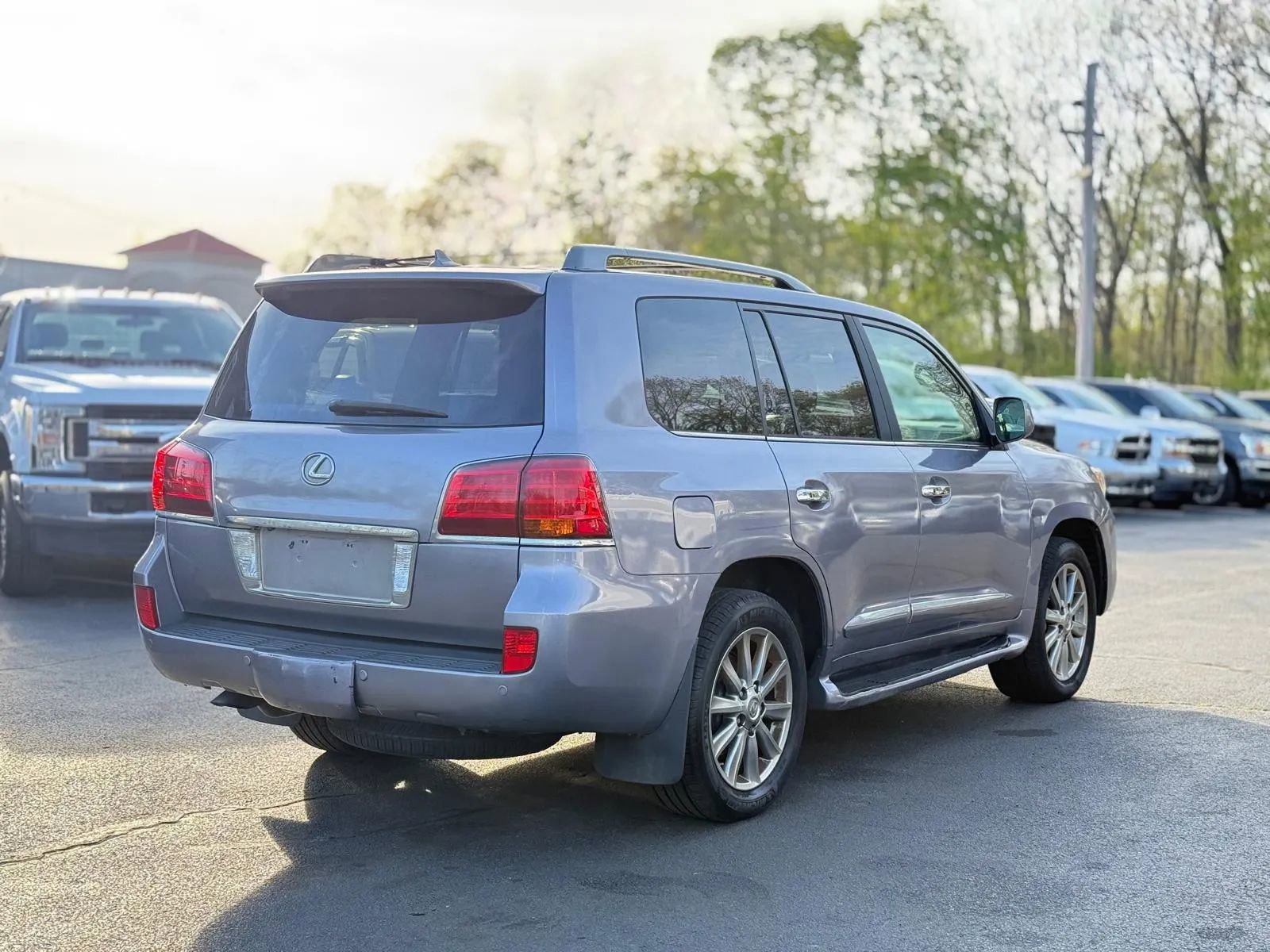 Used 2011 Lexus LX 570 4WD w/ Luxury Pkg image 5