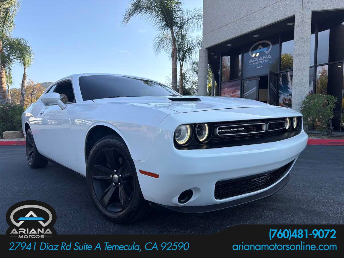Used 2018 Dodge Challenger SXT RWD image 1