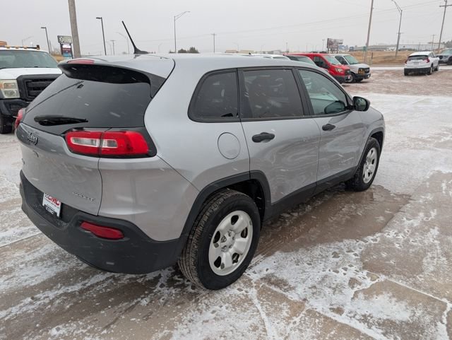 Used 2017 Jeep Cherokee Sport w/ Safety Group image 5