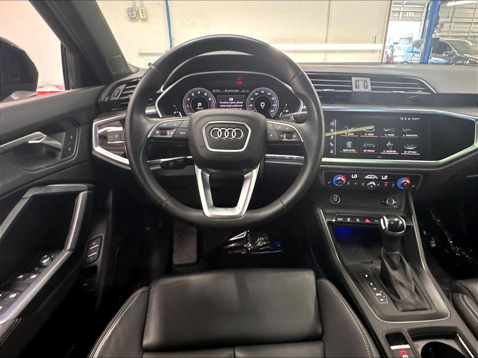 Used 2024 Audi Q3 2.0T Premium Plus w/ Premium Plus Package AWD/4WD image 11