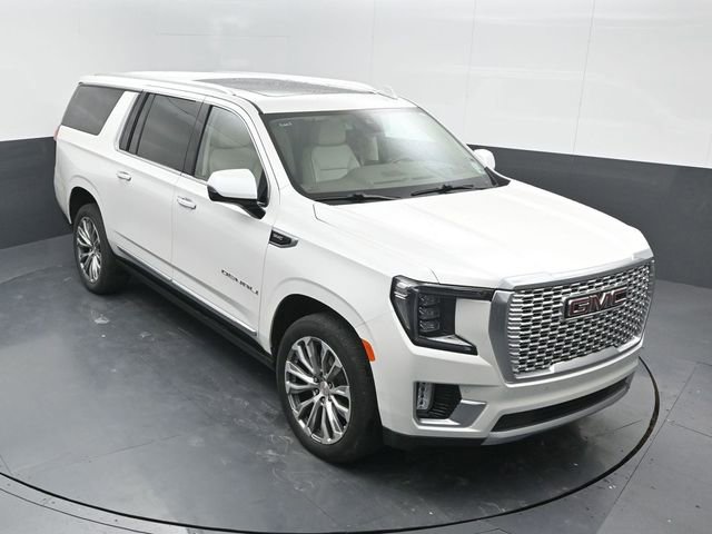 Used 2021 GMC Yukon XL Denali w/ Denali Premium Package image 9