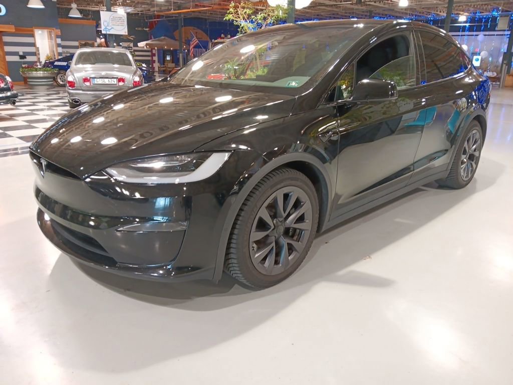 Used 2022 Tesla Model X Plaid image 2