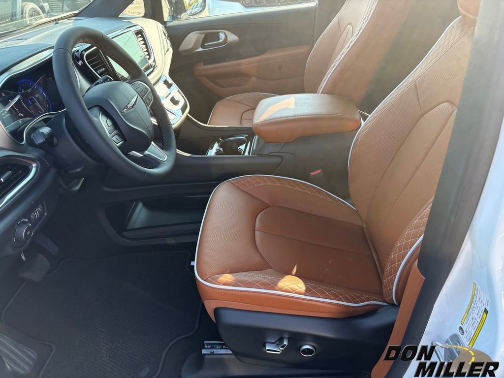 New 2026 Chrysler Pacifica Pinnacle w/ Trailer Tow Group image 12