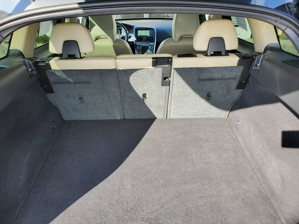 Used 2016 Volvo XC60 T6 w/ Proximity Package image 33