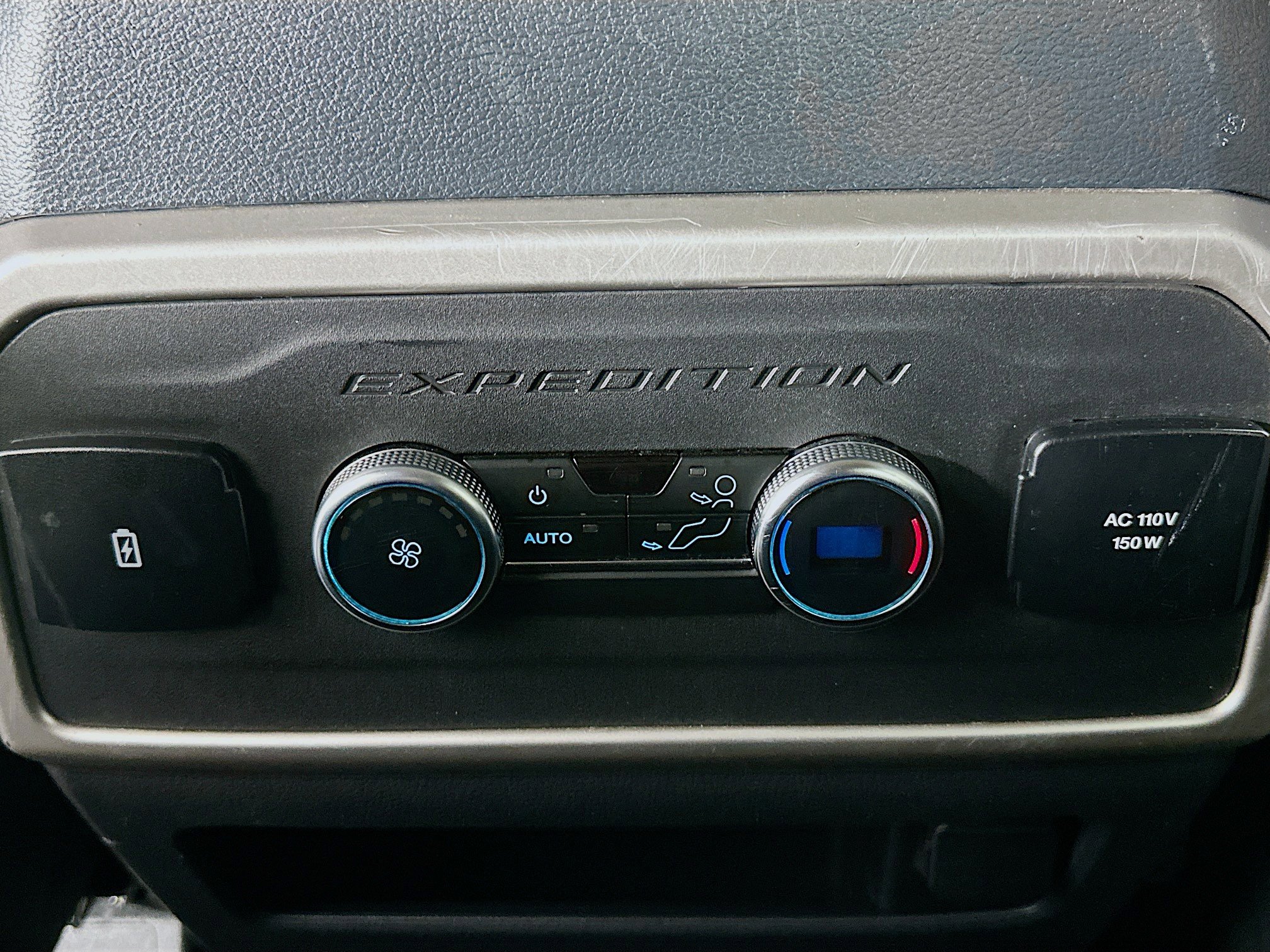 Used 2024 Ford Expedition XLT image 27