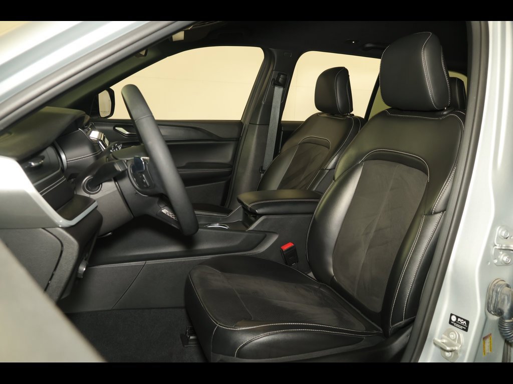 Used 2023 Jeep Grand Cherokee Altitude image 22