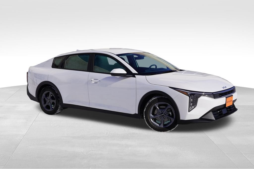 Used 2025 Kia K4 LXS image 2
