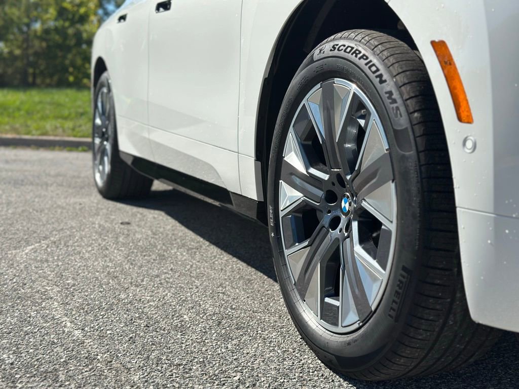 New 2026 BMW iX xDrive45 image 9