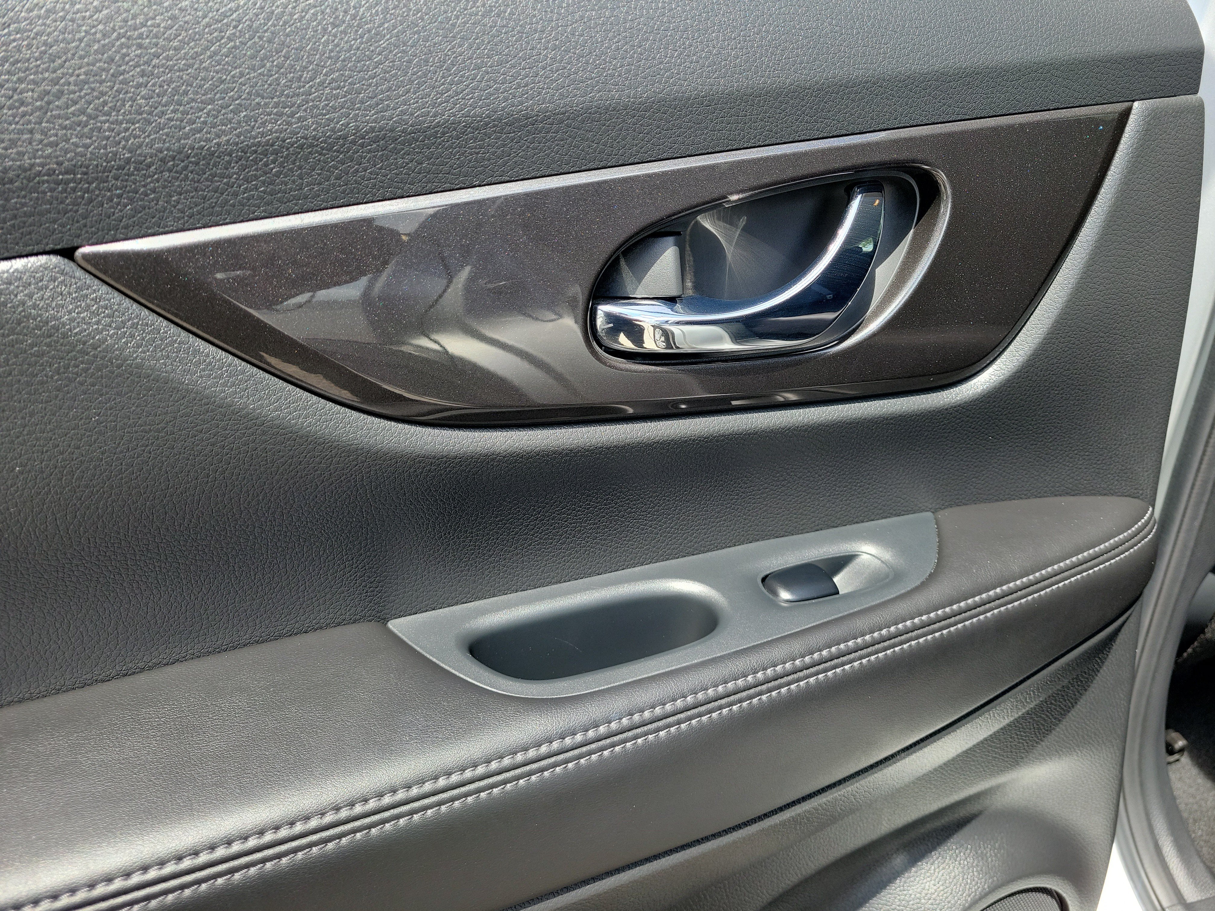 Certified 2020 Nissan Rogue SV FWD image 20