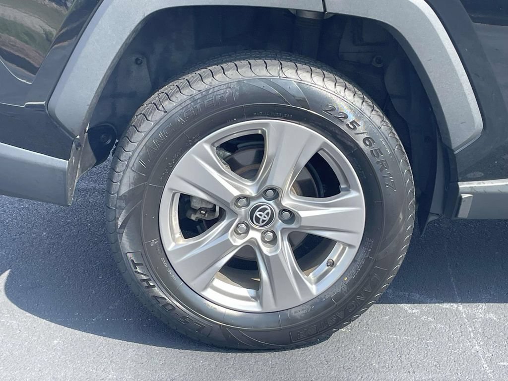 Used 2024 Toyota RAV4 XLE FWD image 9