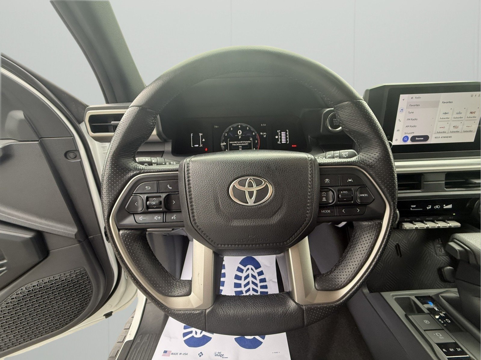 Used 2025 Toyota 4Runner SR5 AWD/4WD image 18