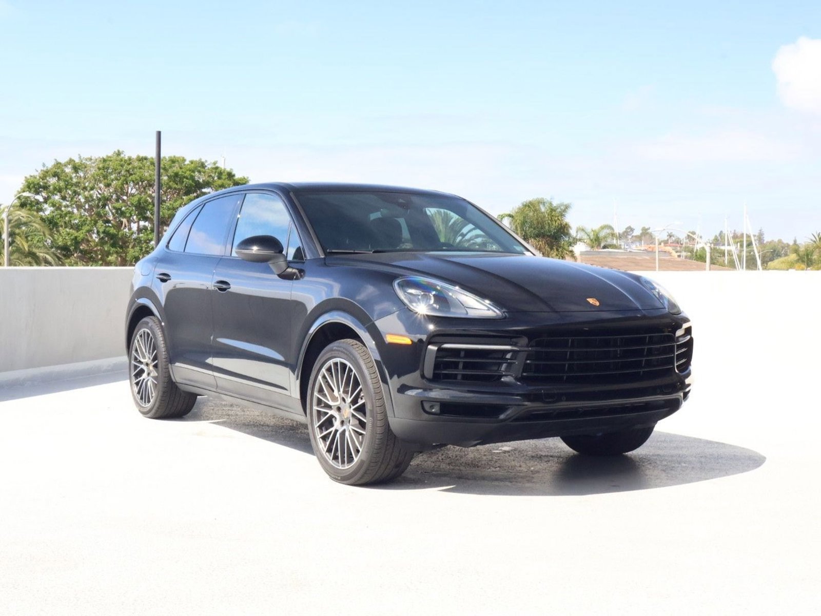 Certified 2023 Porsche Cayenne Platinum Edition image 7