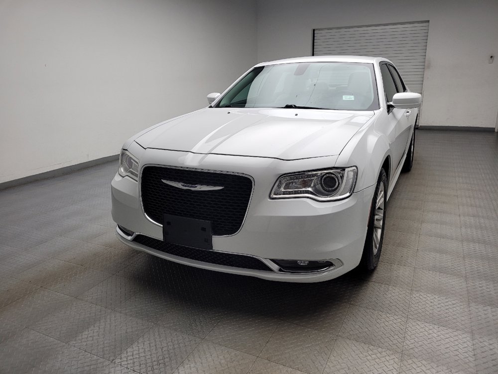 Used 2019 Chrysler 300 Touring w/ Driver Convenience Group RWD image 15