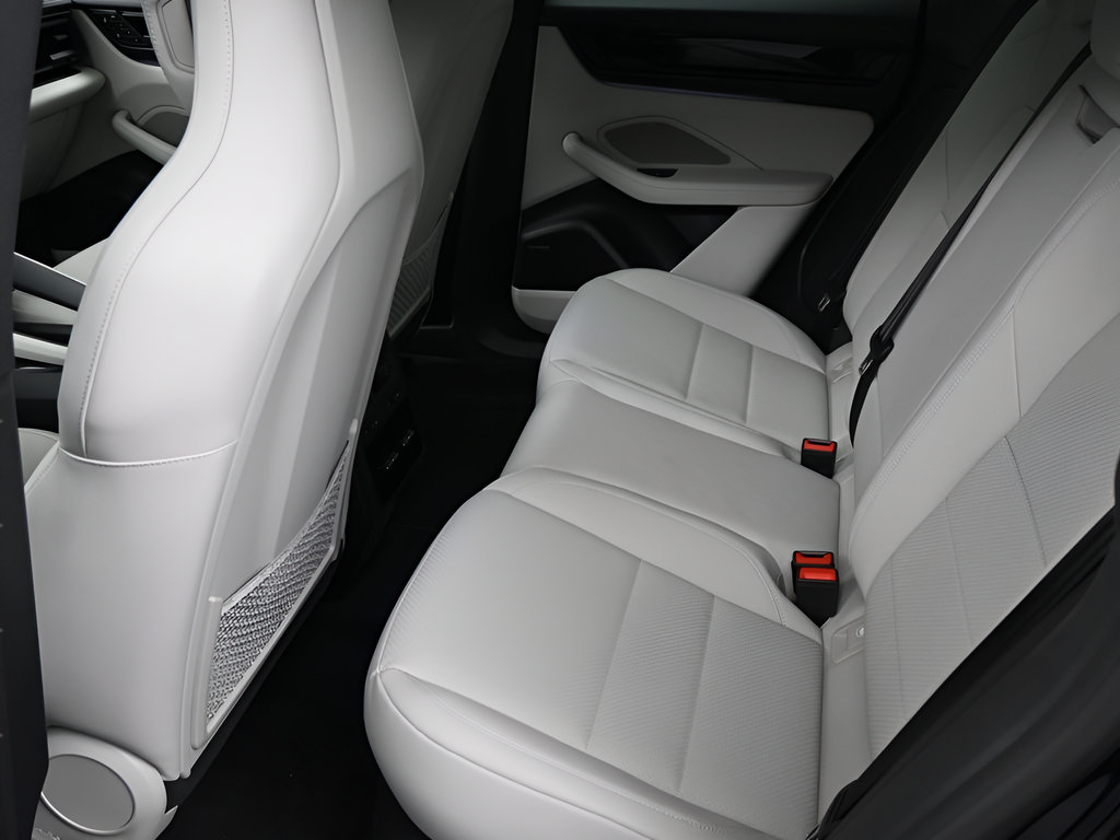 New 2025 Porsche Macan 4S Electric AWD/4WD image 7