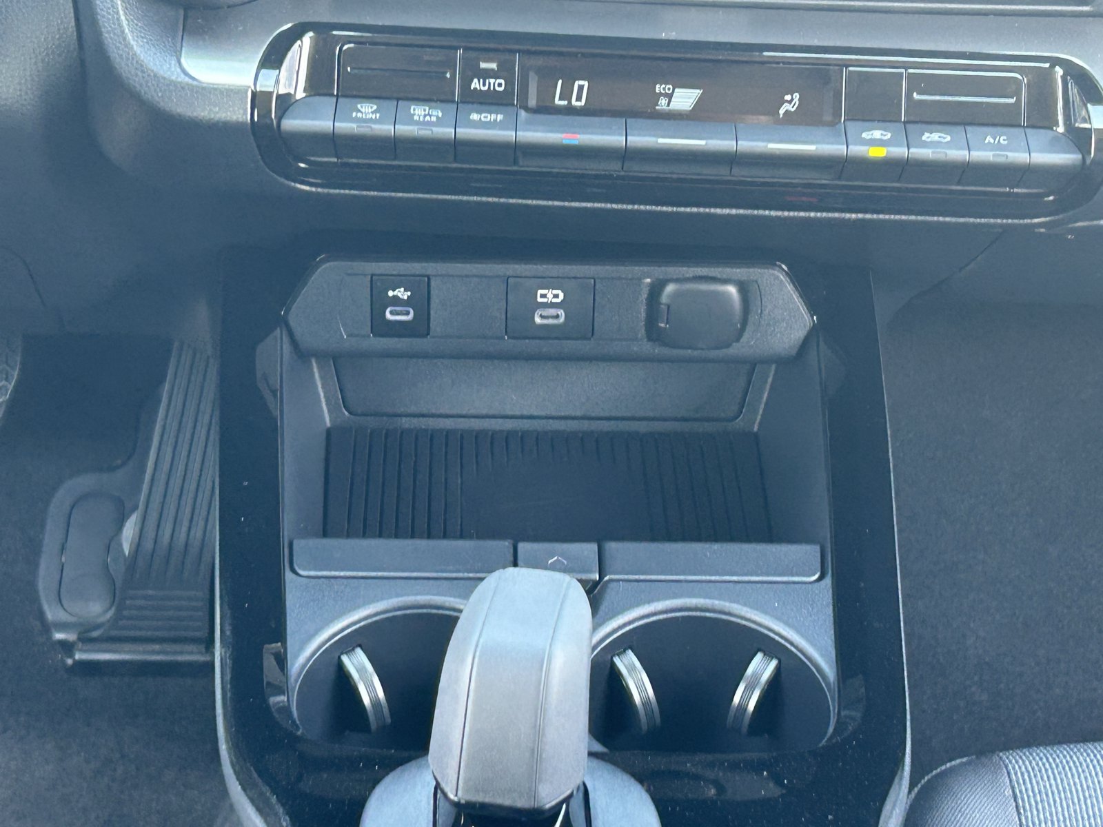 Used 2025 Toyota Prius LE FWD image 21