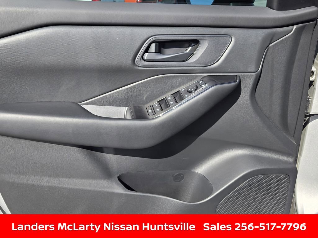 Used 2025 Nissan Rogue S FWD image 20