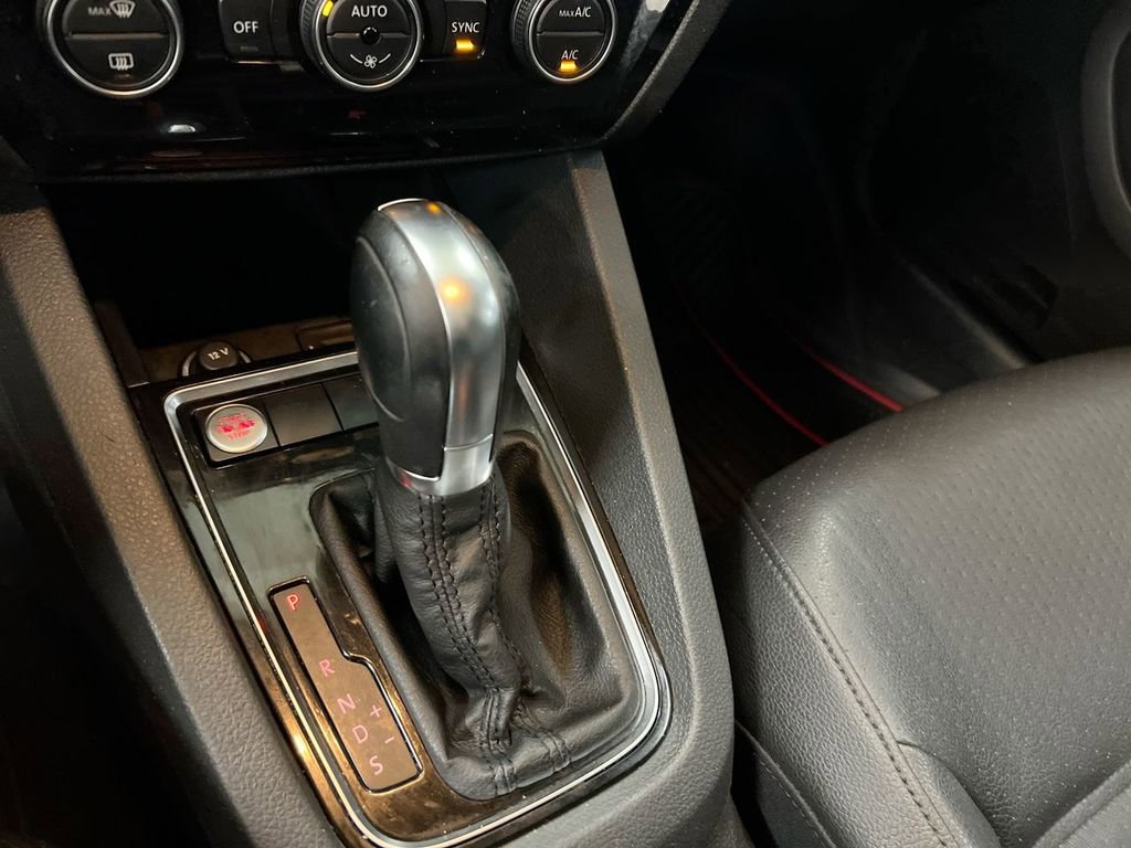 Used 2017 Volkswagen Jetta SEL image 17