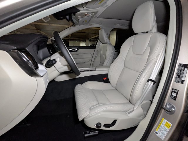 New 2026 Volvo XC60 B5 Ultra w/ Protection Package Premier AWD/4WD image 13