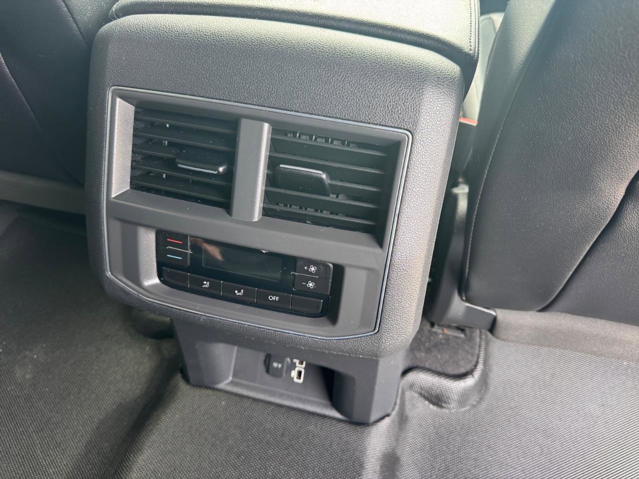 Used 2018 Volkswagen Atlas SE image 18