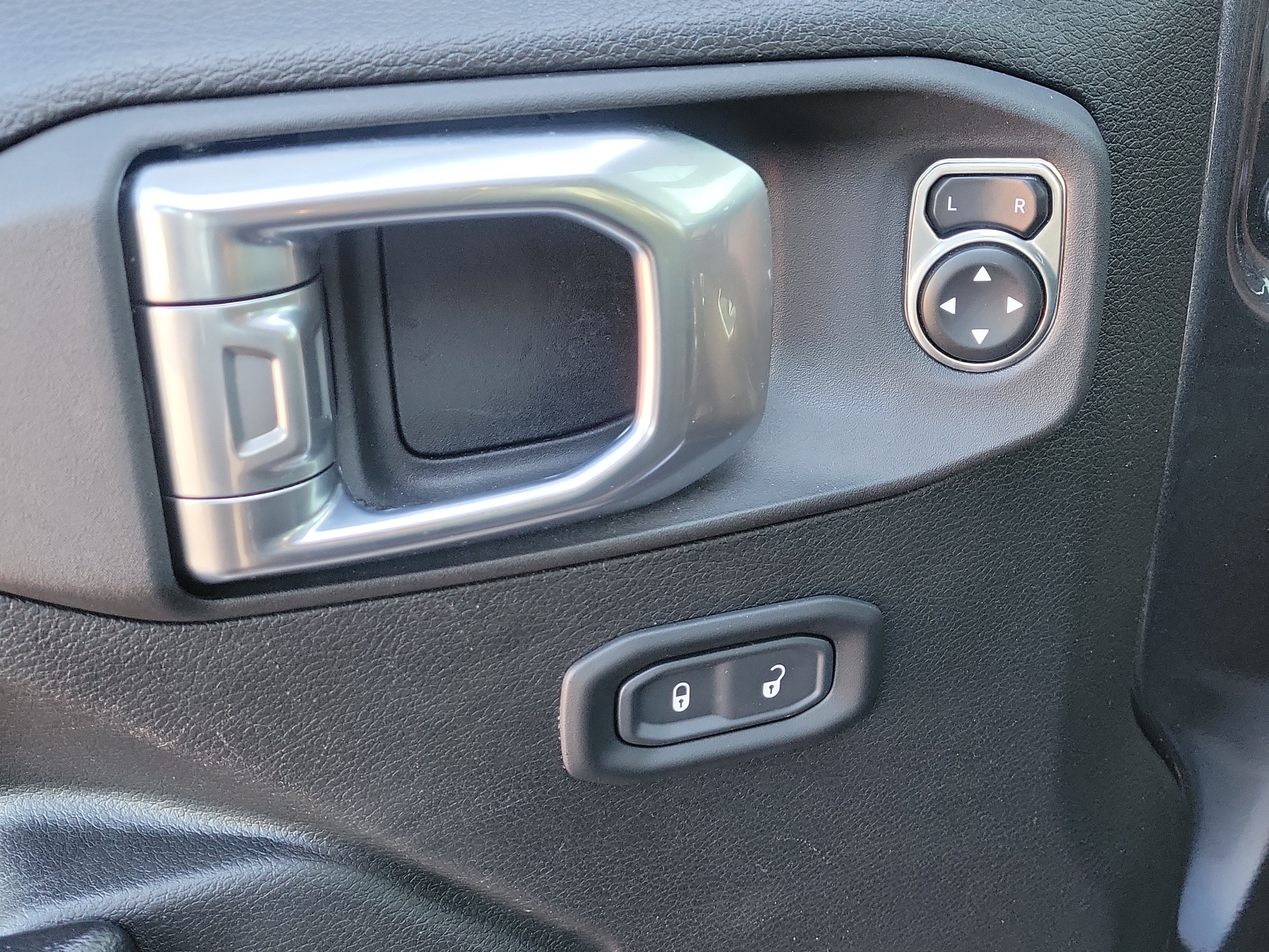 Used 2023 Jeep Gladiator Sport AWD/4WD image 13