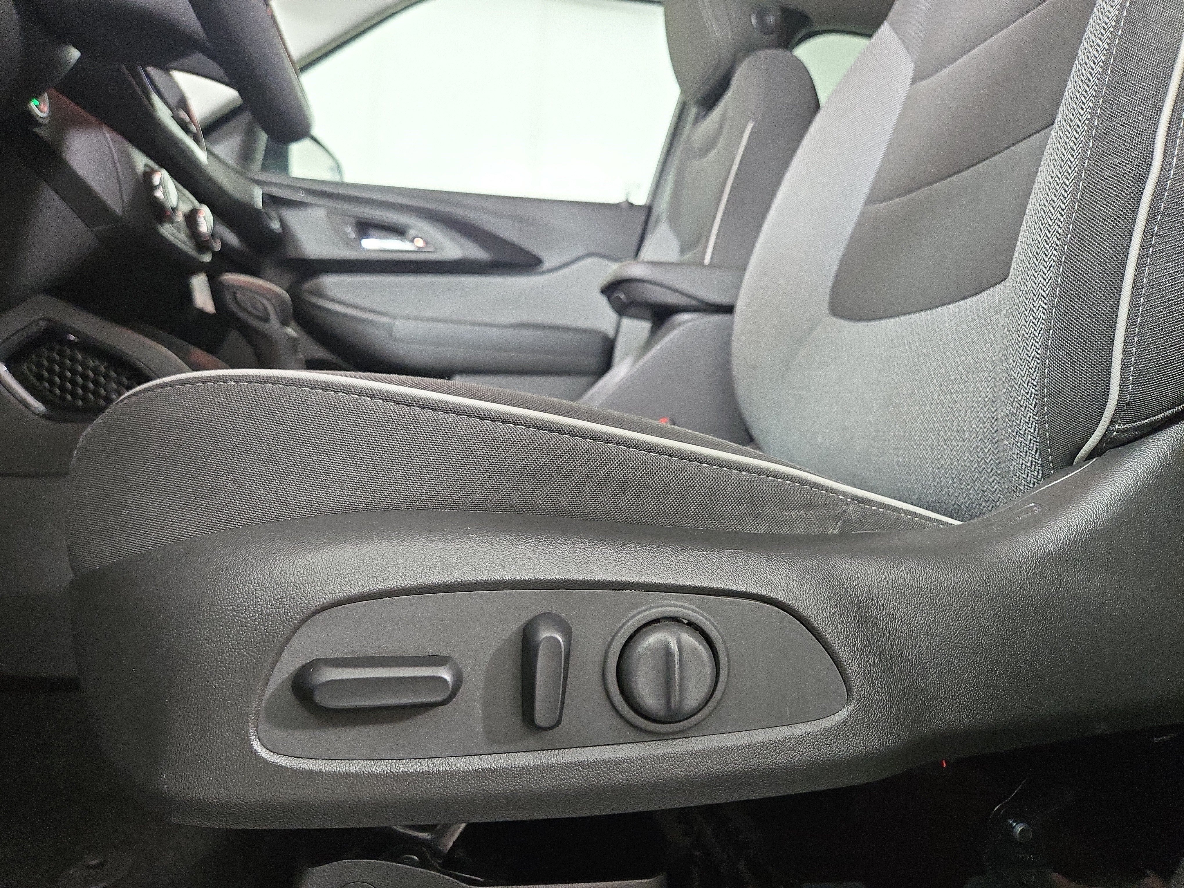 Used 2021 Chevrolet TrailBlazer LT w/ Convenience Package FWD image 29