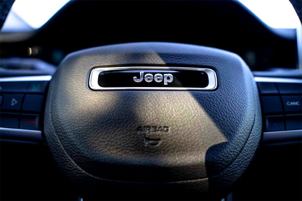 New 2026 Jeep Compass Latitude image 12