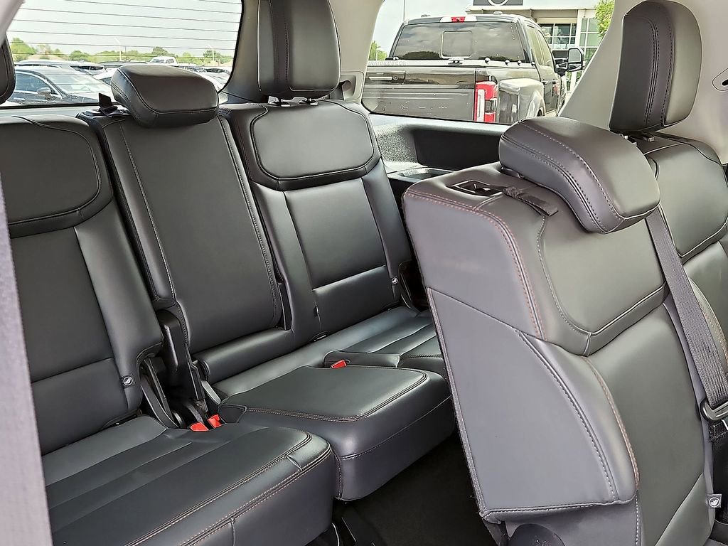 Used 2025 Ford Expedition Active AWD/4WD image 13