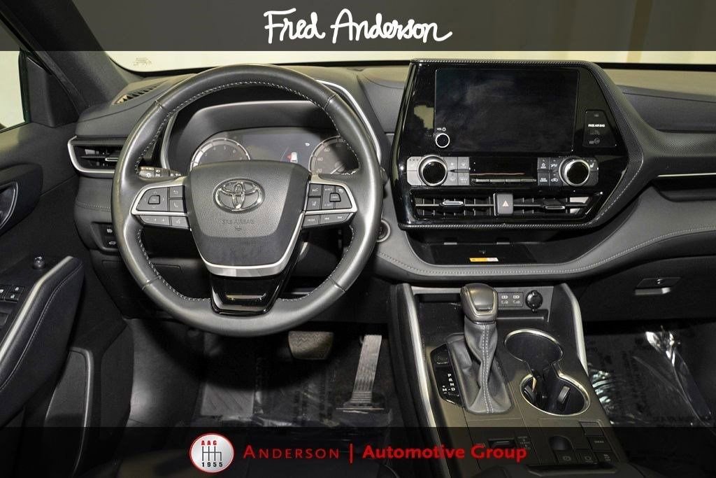 Used 2024 Toyota Highlander XSE image 2