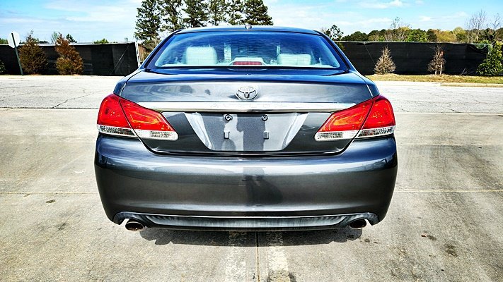 Used 2011 Toyota Avalon Limited image 8