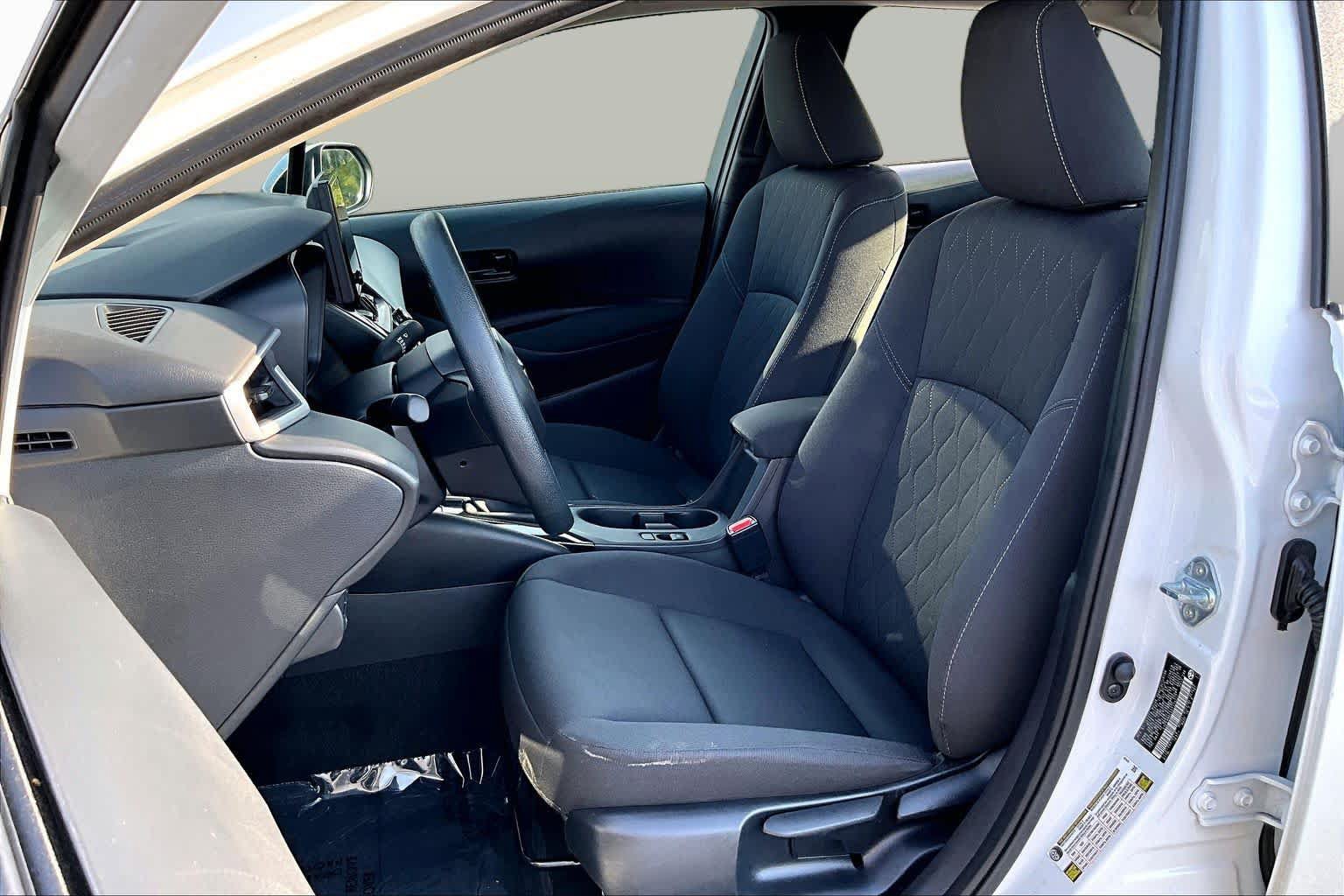 Used 2025 Toyota Corolla LE FWD image 8