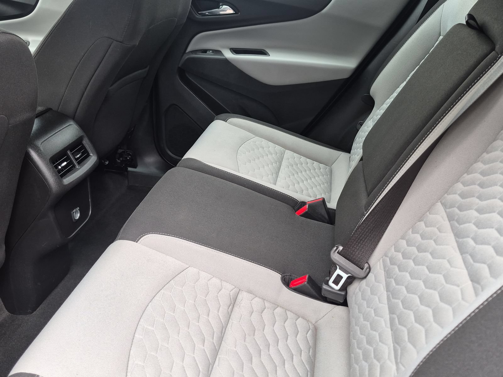 Used 2018 Chevrolet Equinox LS FWD image 20